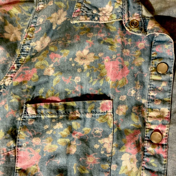 Floral light blue jean jacket from Mossimo - Picture 5 of 6